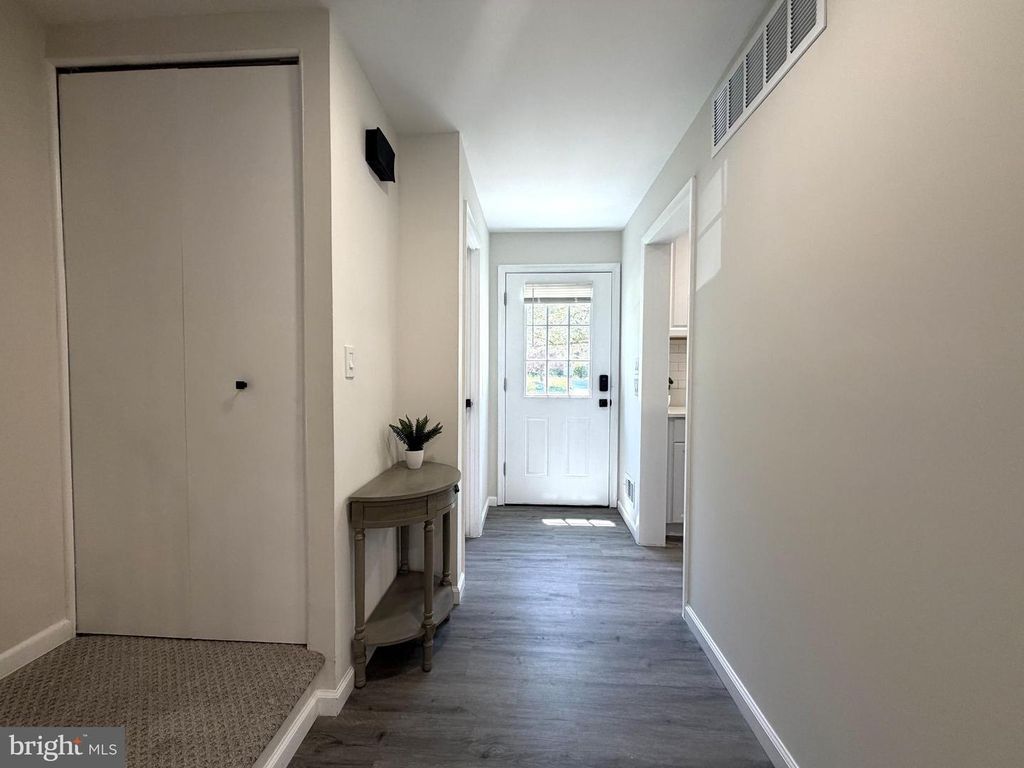 Image 17 of property listing at 20 BARONESS CT, Owings Mills, MD 21117