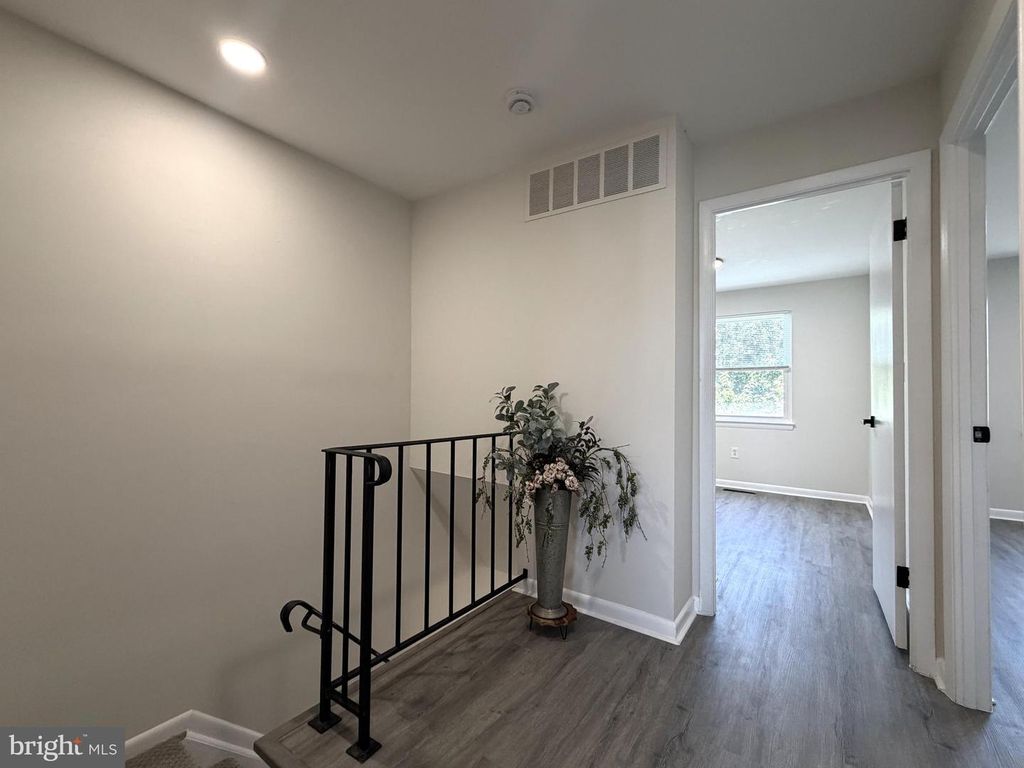 Image 18 of property listing at 20 BARONESS CT, Owings Mills, MD 21117