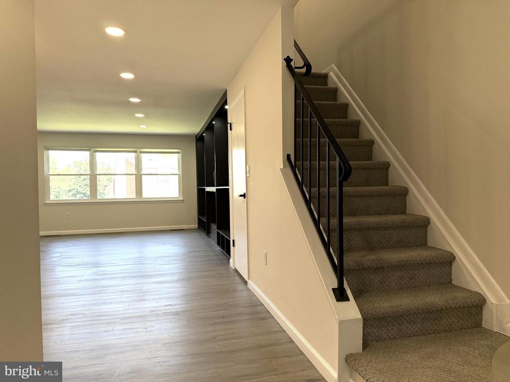 Image 4 of property listing at 20 BARONESS CT, Owings Mills, MD 21117