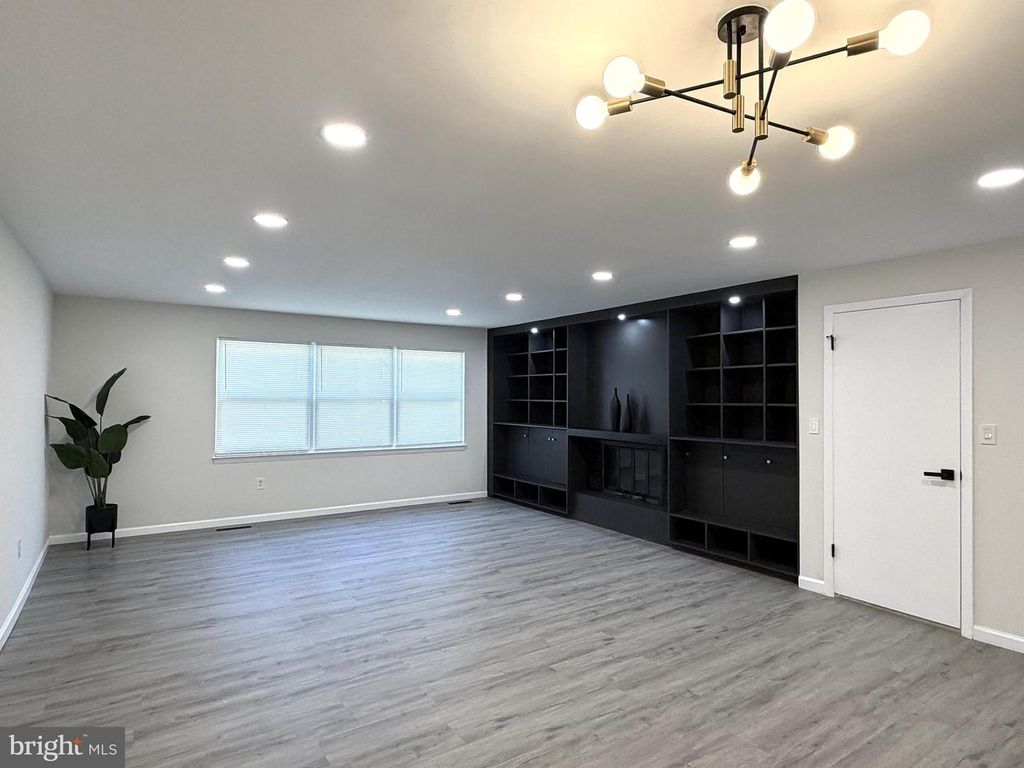 Image 7 of property listing at 20 BARONESS CT, Owings Mills, MD 21117