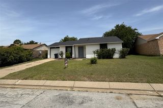 7005 Greenview Circle N, Fort Worth, TX 76120