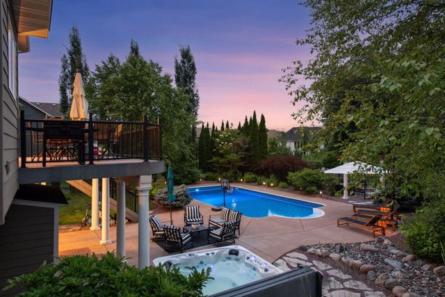 3049 Fairway Drive, Chaska, MN 55318