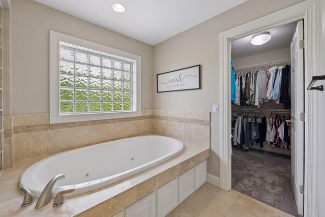 3049 Fairway Drive, Chaska, MN 55318