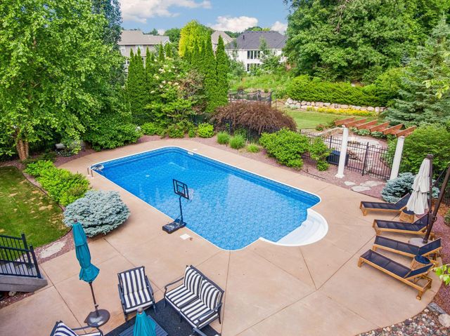 3049 Fairway Drive, Chaska, MN 55318