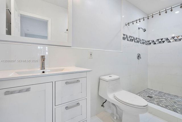 2475 NE 214th Street, Aventura, FL 33180
