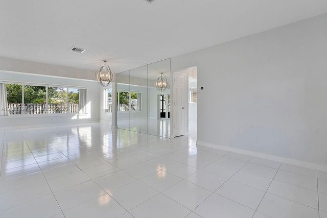 2475 NE 214th Street, Aventura, FL 33180
