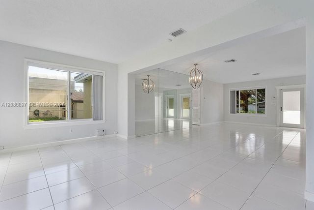2475 NE 214th Street, Aventura, FL 33180