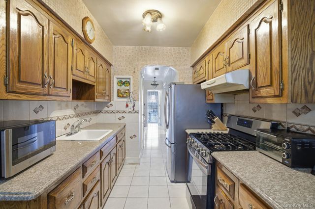 2530 Bronxwood Avenue, Bronx, NY 10469