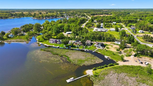 195 Lane 850 Snow Lake, Fremont, IN 46737
