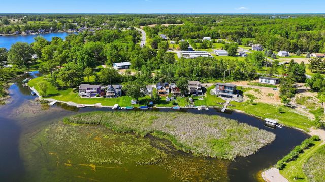 195 Lane 850 Snow Lake, Fremont, IN 46737
