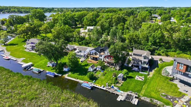 195 Lane 850 Snow Lake, Fremont, IN 46737