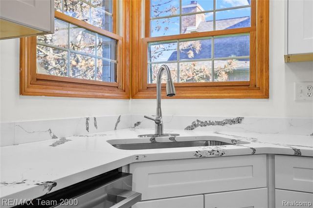 23888 Leighwood Drive, Trenton, MI 48183