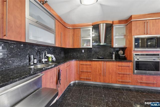 1512 Palisade Avenue 17A, Fort Lee, NJ 07024