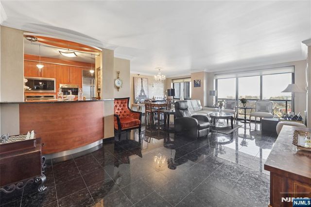1512 Palisade Avenue 17A, Fort Lee, NJ 07024