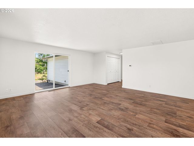 420 E WASHINGTON St, Carlton, OR 97111