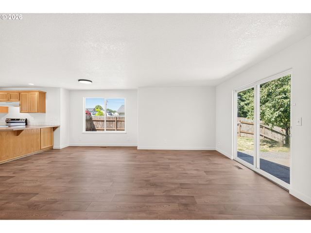 420 E WASHINGTON St, Carlton, OR 97111