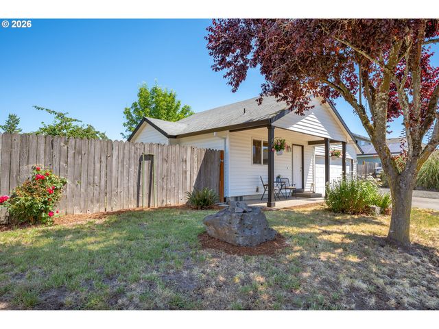 420 E WASHINGTON St, Carlton, OR 97111