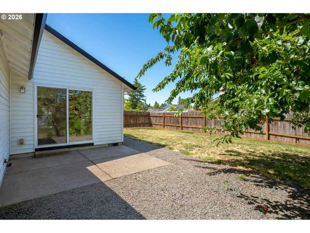 420 E WASHINGTON St, Carlton, OR 97111