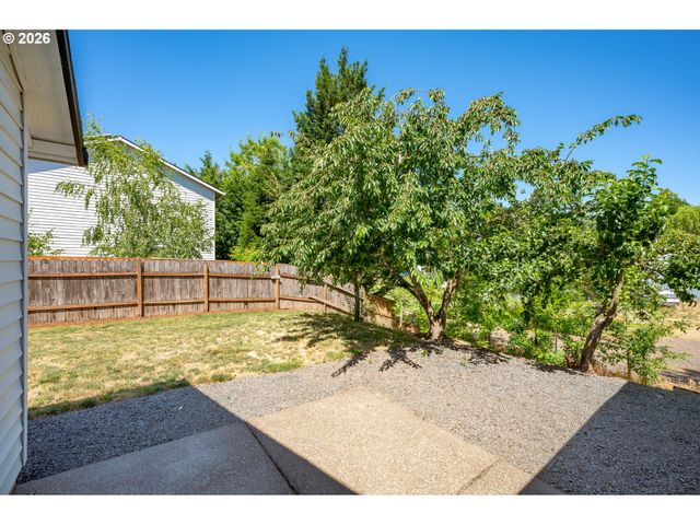 420 E WASHINGTON St, Carlton, OR 97111