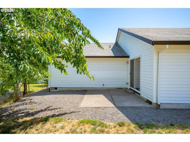 420 E WASHINGTON St, Carlton, OR 97111
