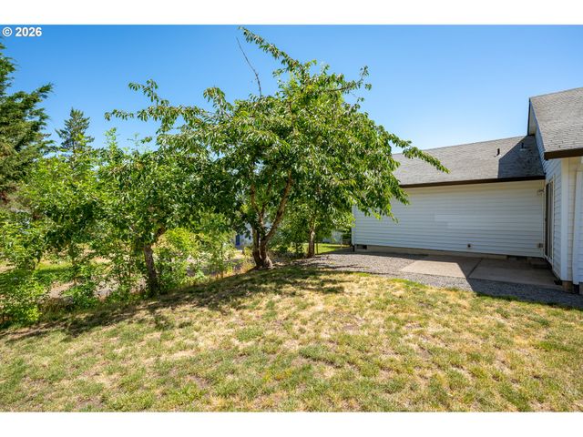420 E WASHINGTON St, Carlton, OR 97111
