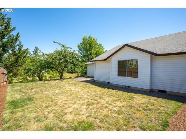 420 E WASHINGTON St, Carlton, OR 97111