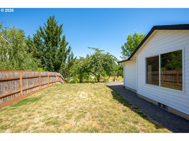 420 E WASHINGTON St, Carlton, OR 97111