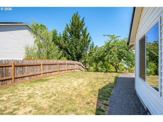 420 E WASHINGTON St, Carlton, OR 97111