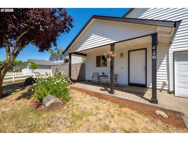 420 E WASHINGTON St, Carlton, OR 97111