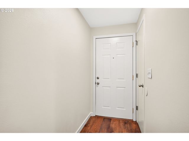 420 E WASHINGTON St, Carlton, OR 97111