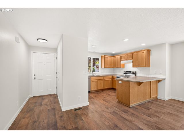 420 E WASHINGTON St, Carlton, OR 97111