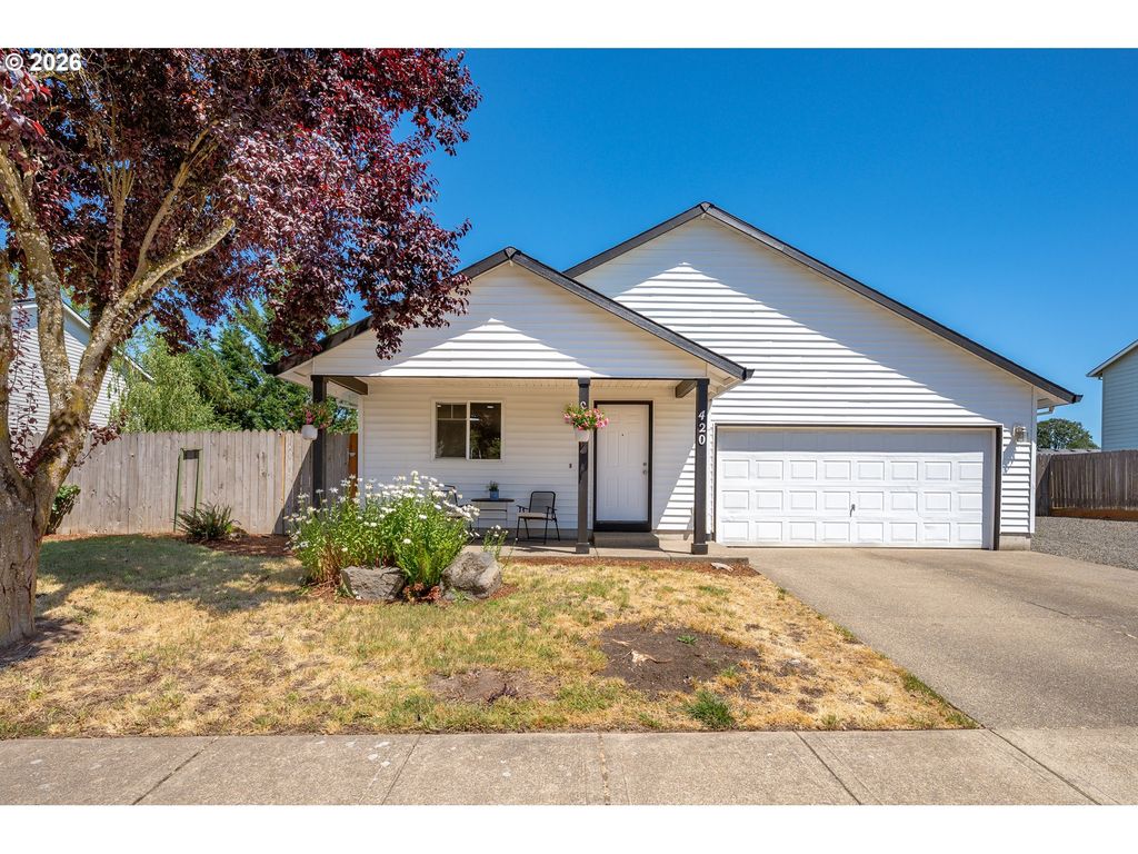 420 E WASHINGTON St, Carlton, OR 97111