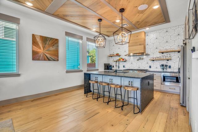 2401 33rd Street, Galveston, TX 77550