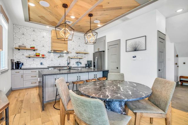 2401 33rd Street, Galveston, TX 77550