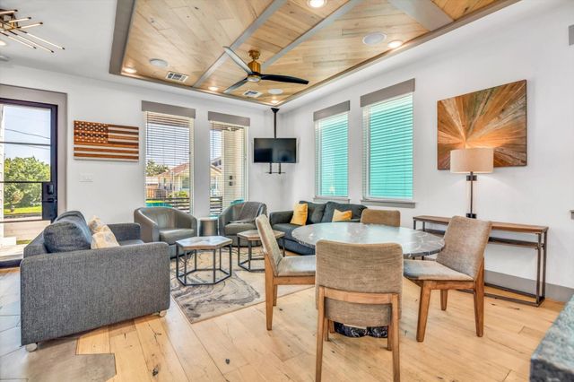 2401 33rd Street, Galveston, TX 77550