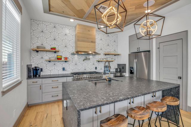 2401 33rd Street, Galveston, TX 77550