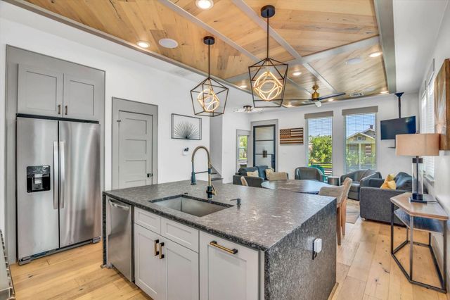 2401 33rd Street, Galveston, TX 77550