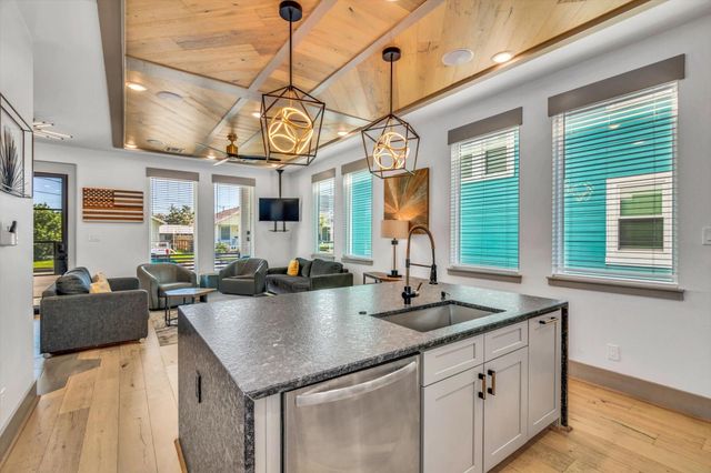 2401 33rd Street, Galveston, TX 77550