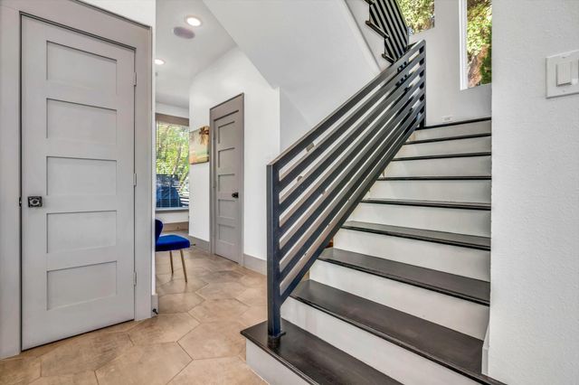 2401 33rd Street, Galveston, TX 77550