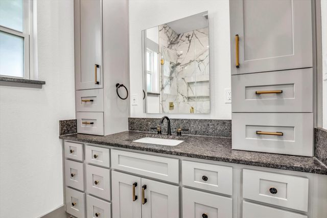 2401 33rd Street, Galveston, TX 77550