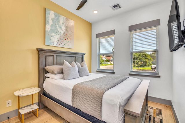 2401 33rd Street, Galveston, TX 77550