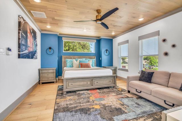 2401 33rd Street, Galveston, TX 77550