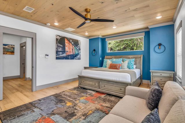 2401 33rd Street, Galveston, TX 77550