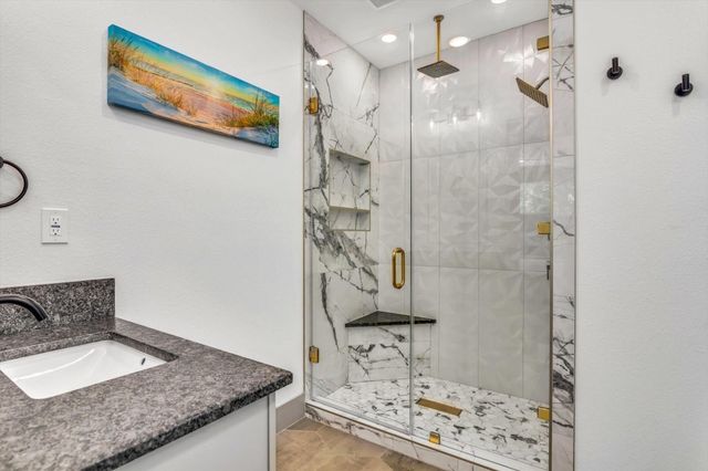 2401 33rd Street, Galveston, TX 77550