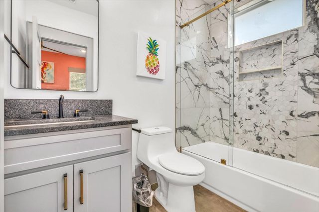 2401 33rd Street, Galveston, TX 77550