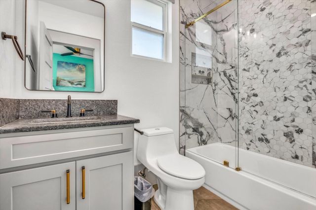 2401 33rd Street, Galveston, TX 77550