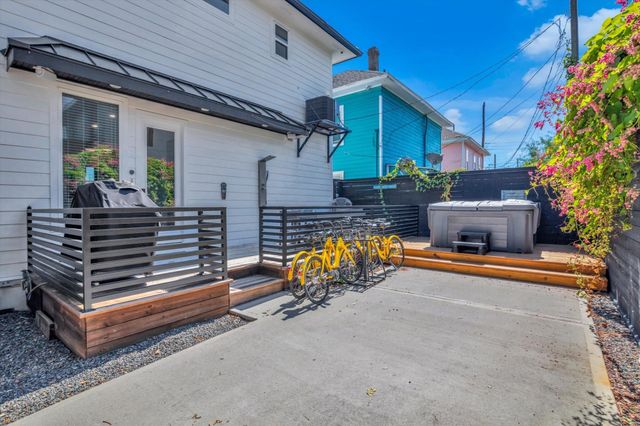 2401 33rd Street, Galveston, TX 77550