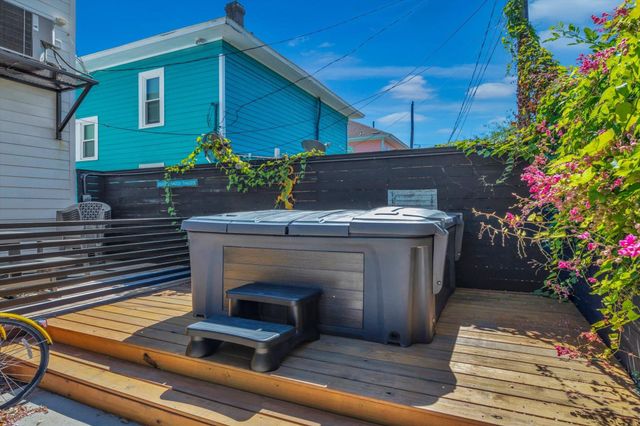 2401 33rd Street, Galveston, TX 77550