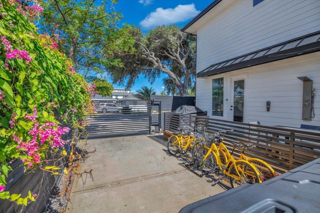 2401 33rd Street, Galveston, TX 77550