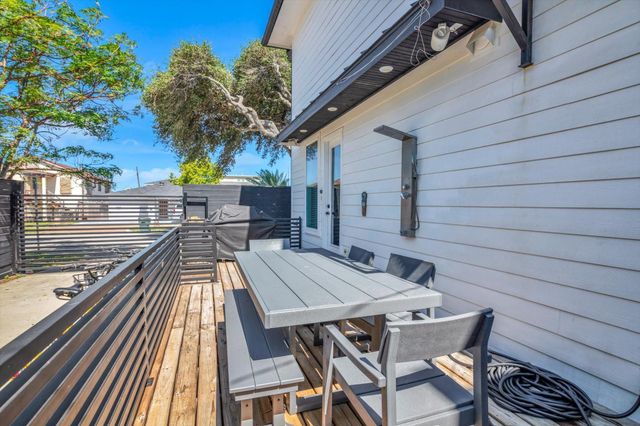 2401 33rd Street, Galveston, TX 77550